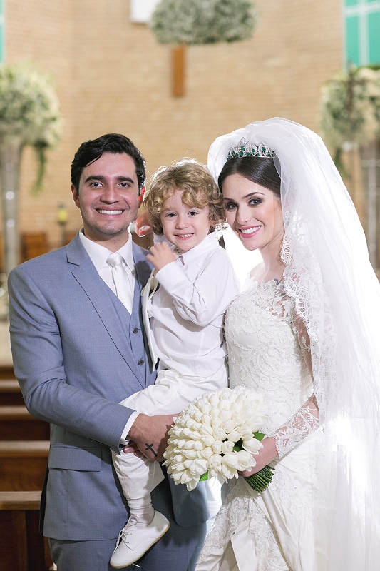 Noivos-e-o-filho-Casamento-Priscila-Zarth-e-Marco-Vilarinho