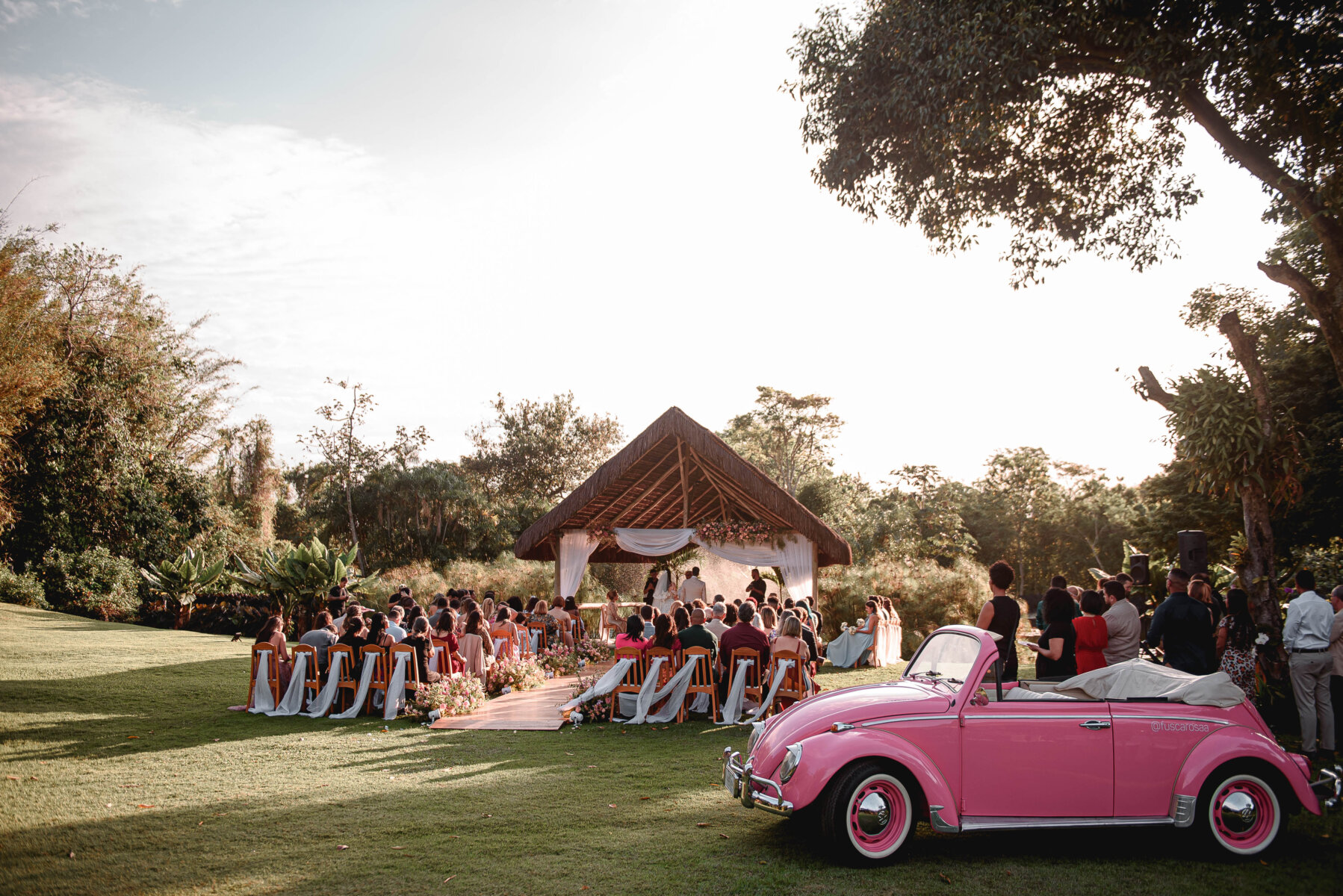 Fusca rosa, noiva / Foto: Rodrigo Rezende