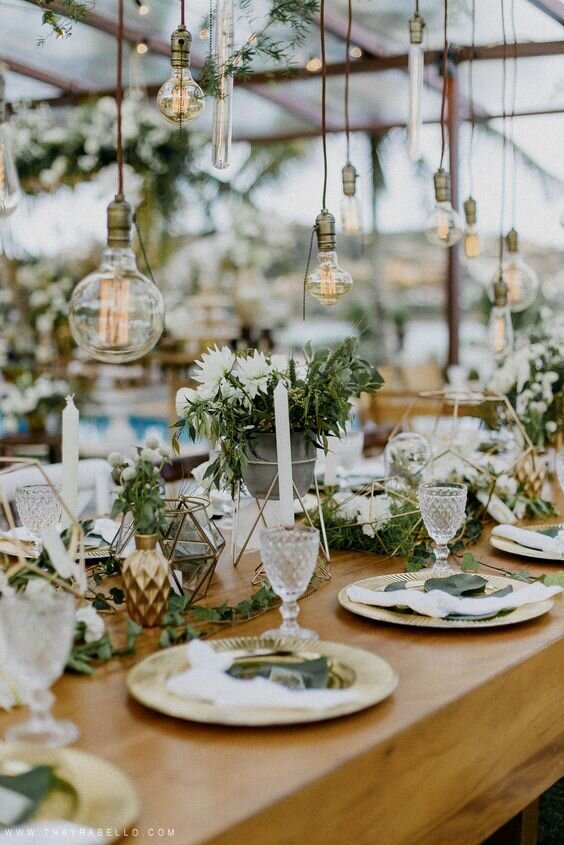 Decoração para casamento inspirada no Natal: luzes de gambiarra - Foto Pinterest