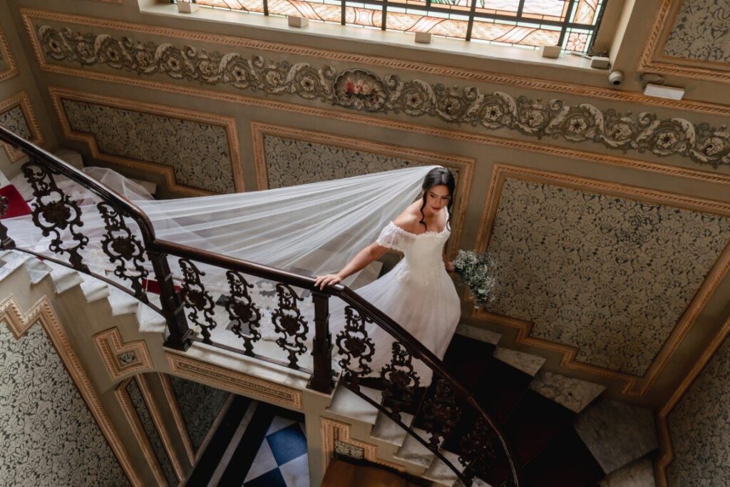 Casamento ao ar livre: fotos da noiva no Castelo do Batel - Foto Estúdio Loveliness