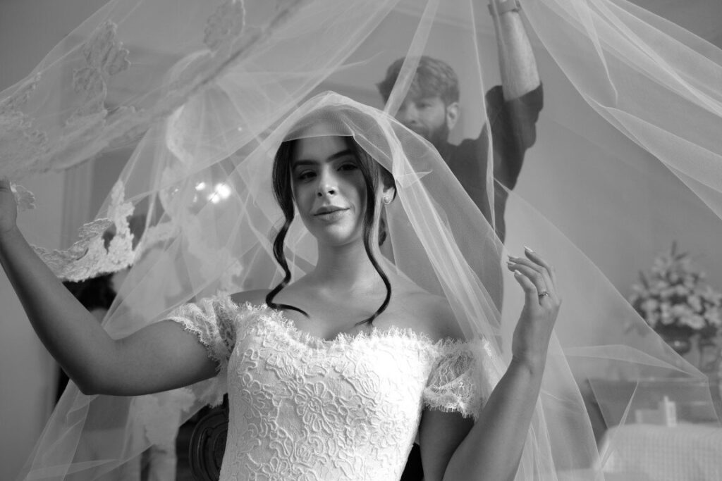 Casamento ao ar livre: véu da noiva - Foto Estúdio Loveliness