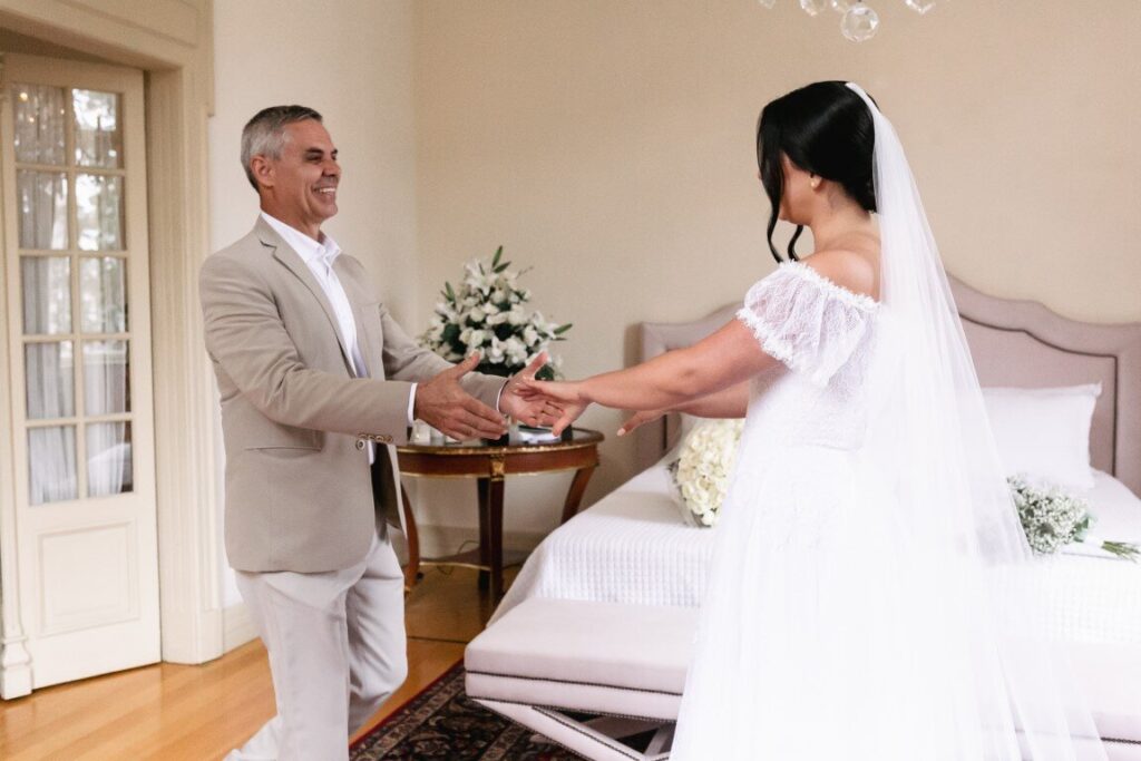 Casamento ao ar livre: noiva e pai - Foto Estúdio Loveliness