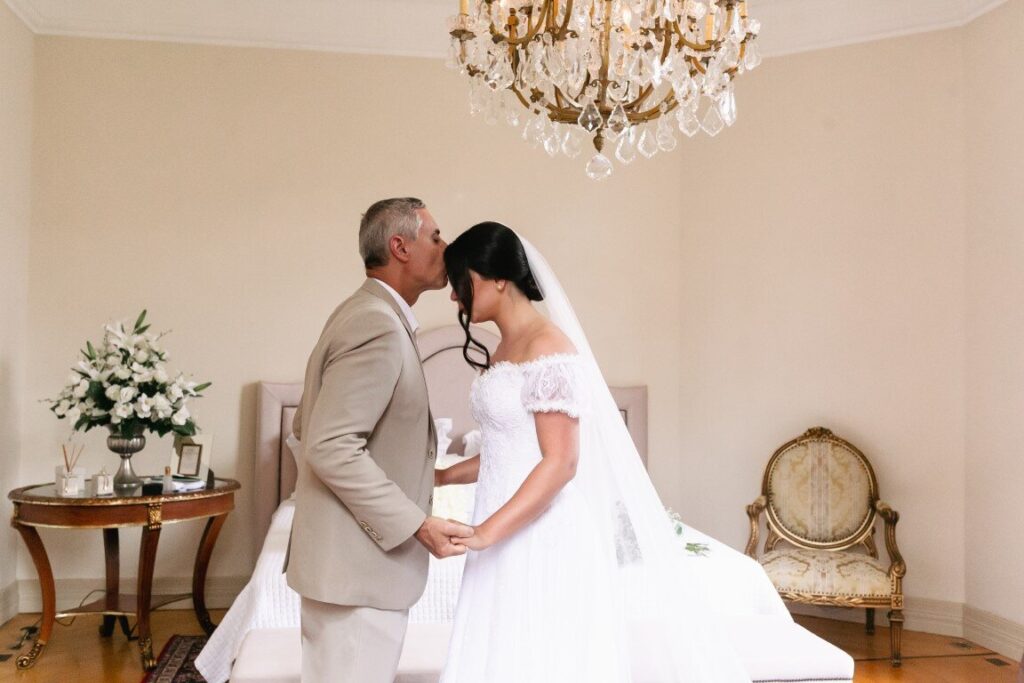 Casamento ao ar livre: fotos da noiva e pai - Foto Estúdio Loveliness
