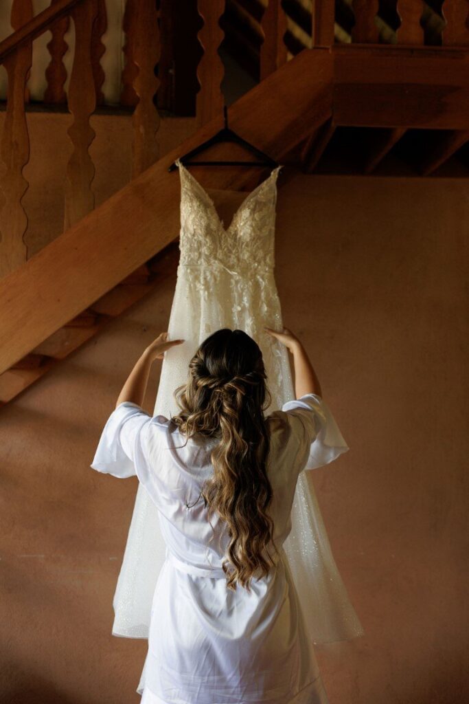 Casamento ao ar livre: fotos da noiva no making of - Foto Nina Vilas Boas