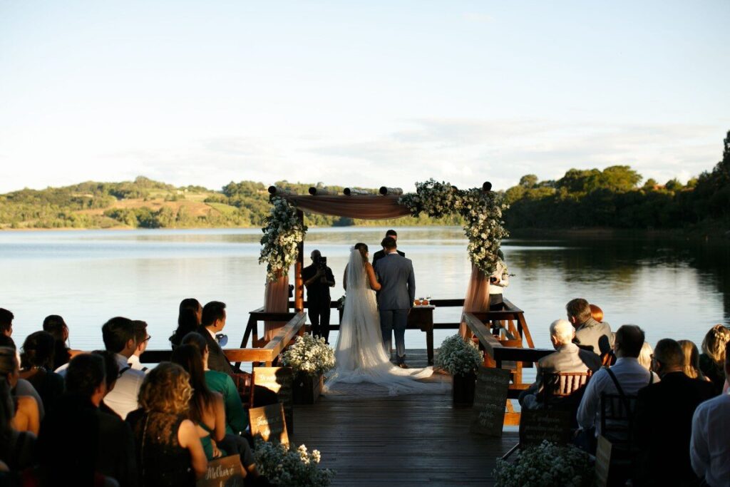 Casamento ao ar livre: momentos da cerimônia ao ar livre - Foto Nina Vilas Boas