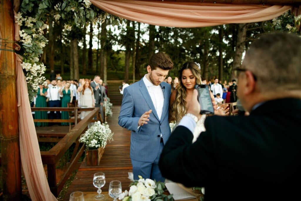 Casamento ao ar livre: bênçãos dos noivos - Foto Nina Vilas Boas