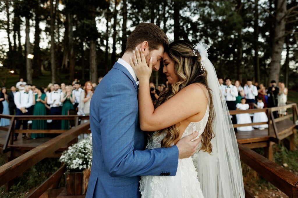 Casamento ao ar livre: noivos - Foto Nina Vilas Boas