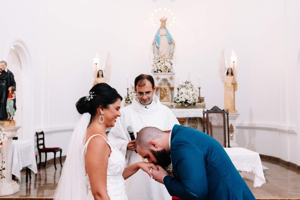 Casamento moderno: noivos na cerimônia - Foto Rafael Pinheiro 