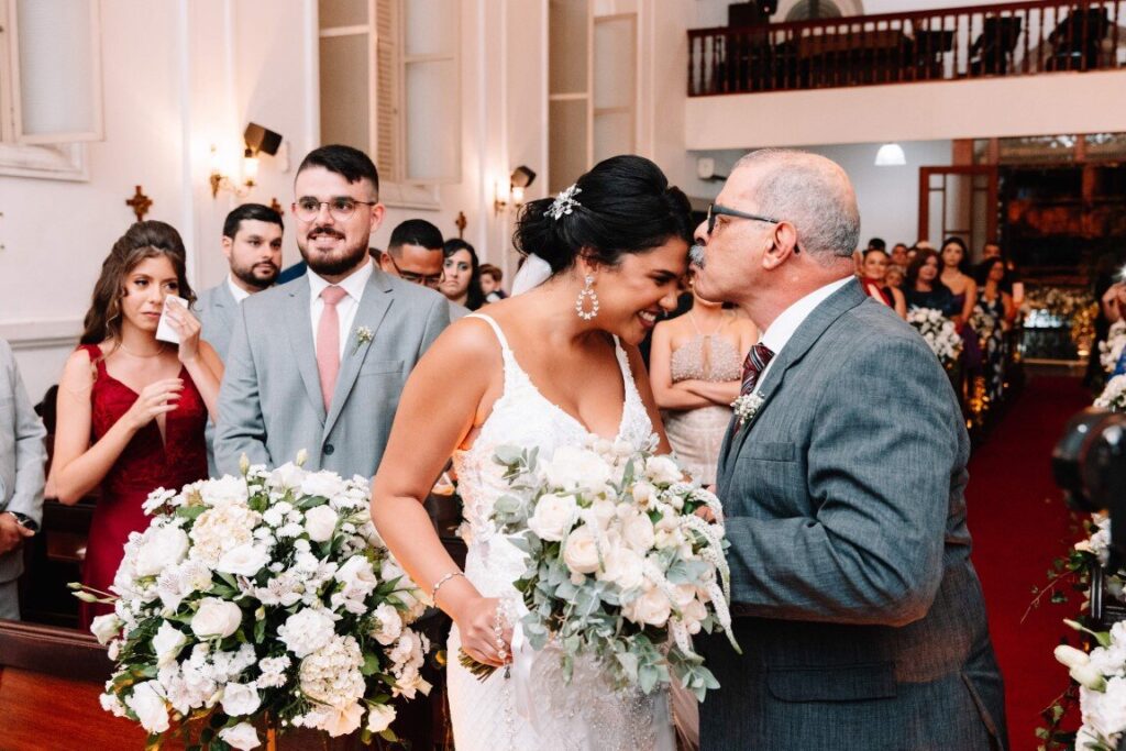 Casamento moderno: chegada da noiva e pai - Foto Rafael Pinheiro 
