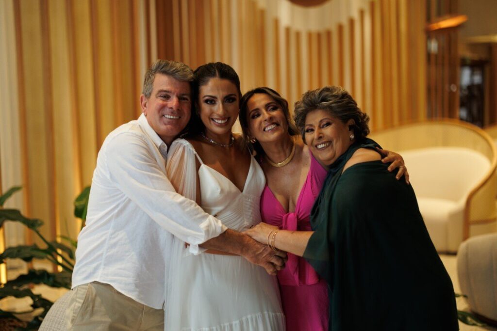Casamento rústico-chique: foto da noiva e família - Foto Adalberto Rodrigues