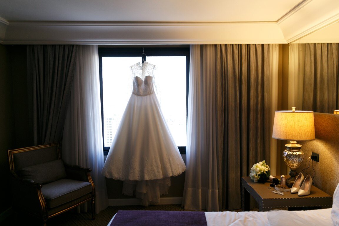 Casamento clássico: vestido da noiva no making of - Foto Cheng NV 