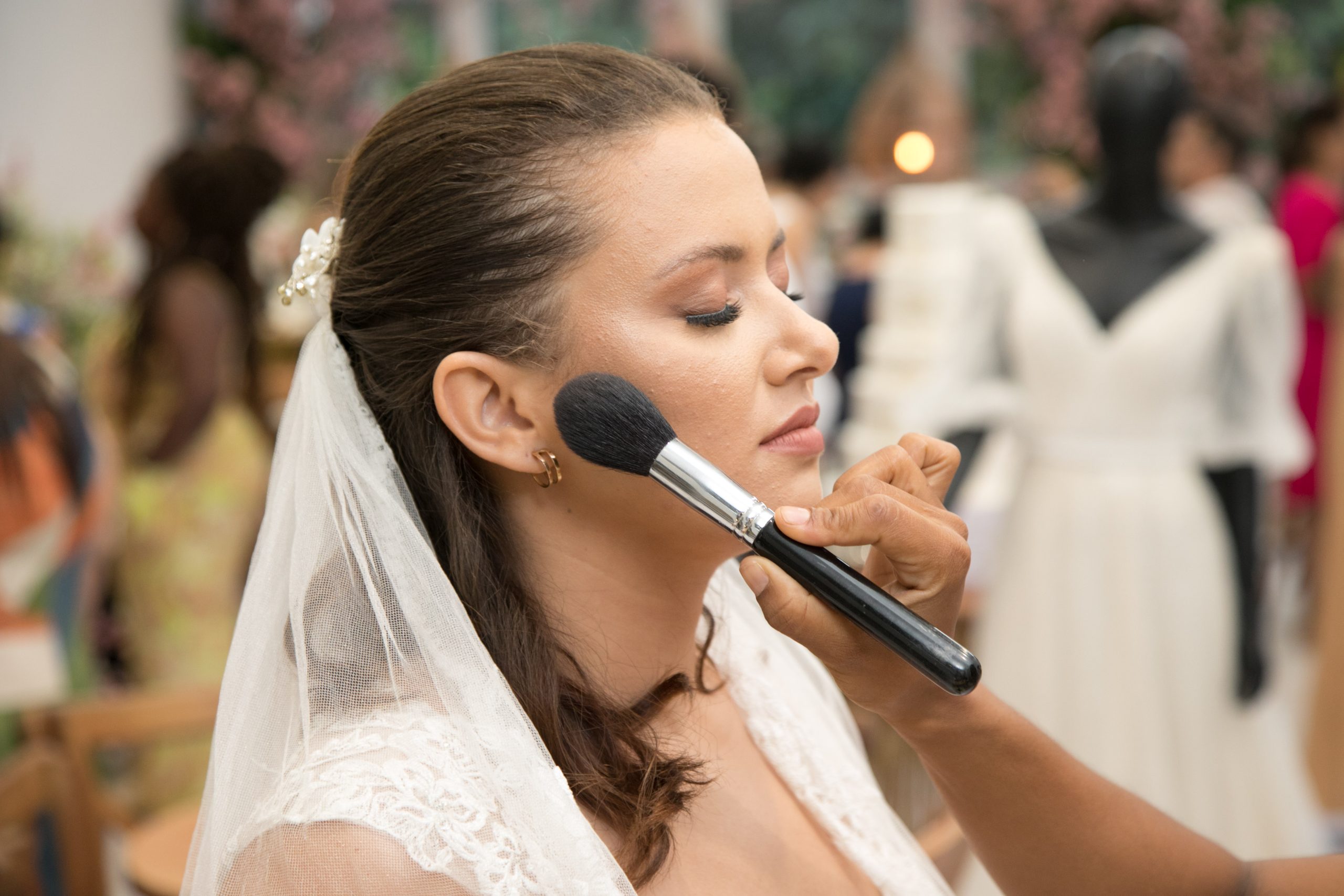 Noiva sendo maquiada | Foto: As Mais
