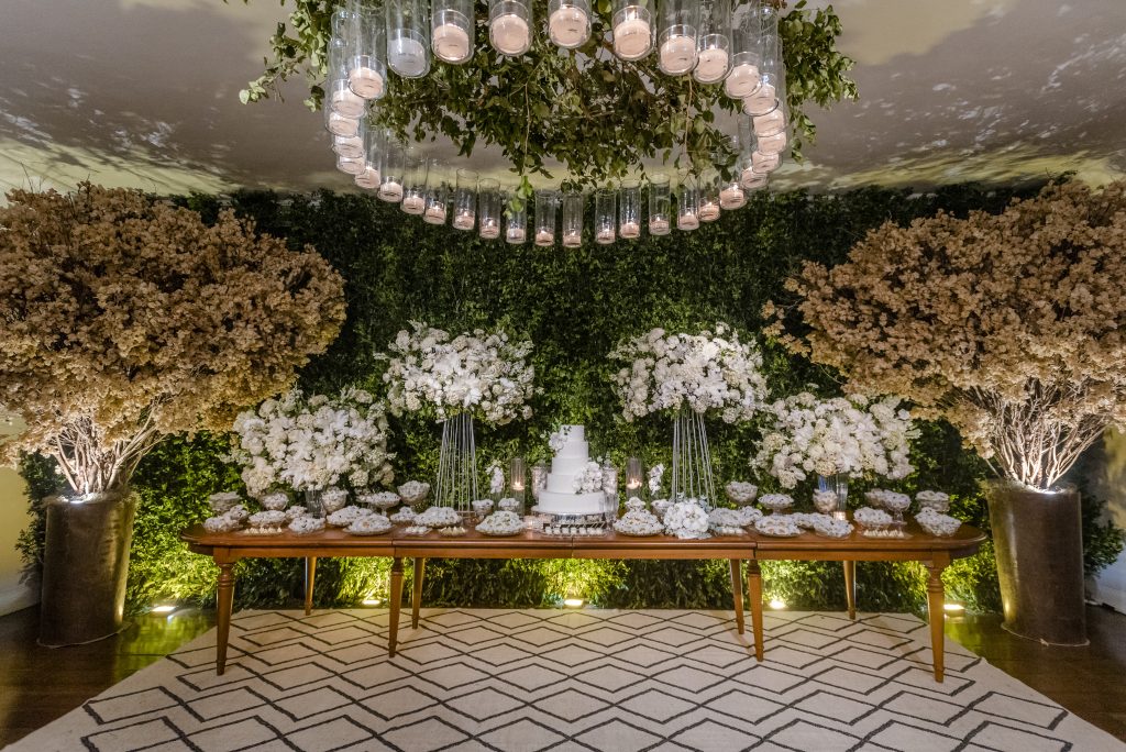 Casamento clássico: decoração verde e branca - Foto Stevez