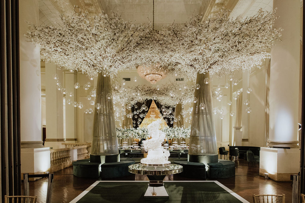 Decoração Daniel Cruz para casamento clássico no Copacabana Palace | Foto Berg Viana, Paula Mattos, Renan Oliveira Fotógrafo