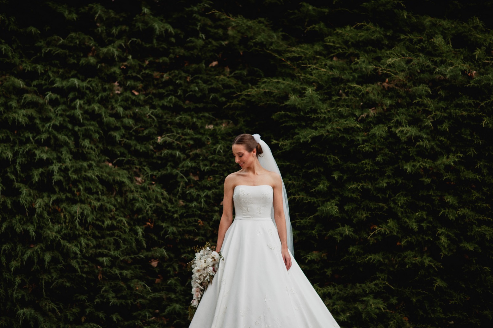 Priscila Schi vestindo seu modelo princesa de vestido de noiva| Foto Melqui Zago Fotografia e Pam Passos