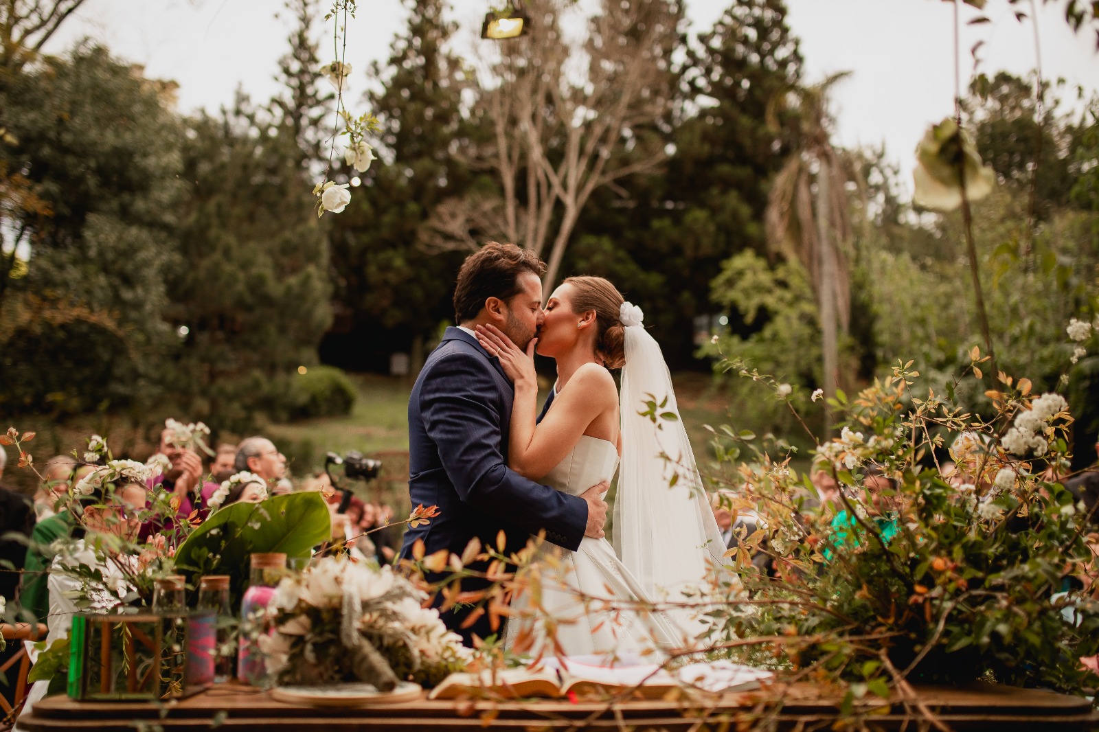 Beijo dos noivos | Foto Melqui Zago Fotografia e Pam Passos