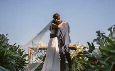 Casamento ao ar livre em Búzios: Mariana e Henrique
