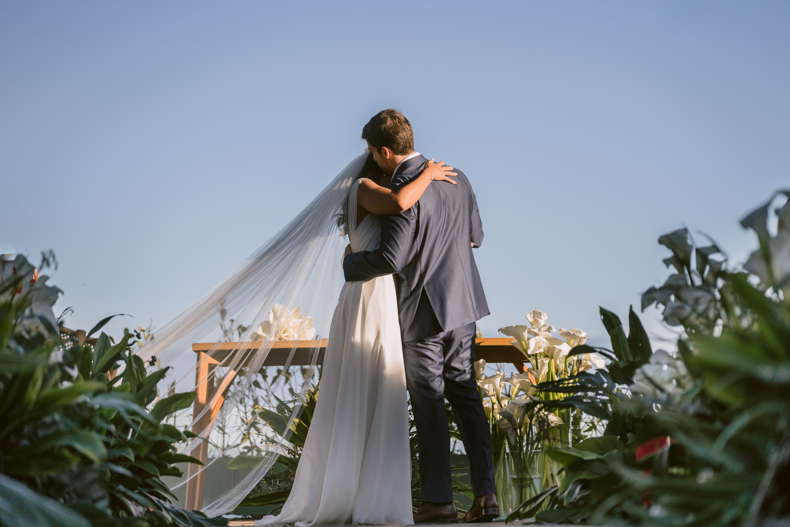 Casamento ao ar livre em Búzios: Mariana e Henrique | Foto: Love Shake Photo