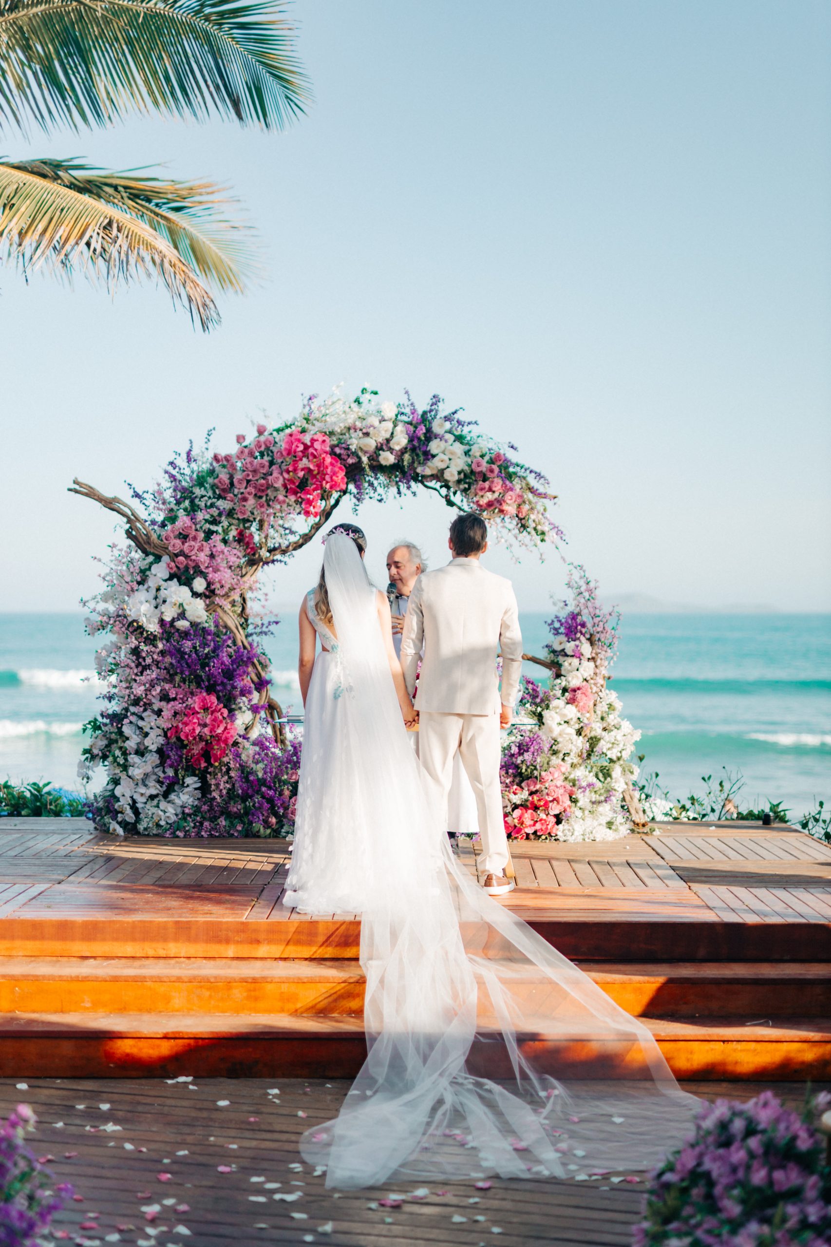 Cerimônia de casamento ao ar livre em Búzios | Foto: Felipe Sales Fotógrafo