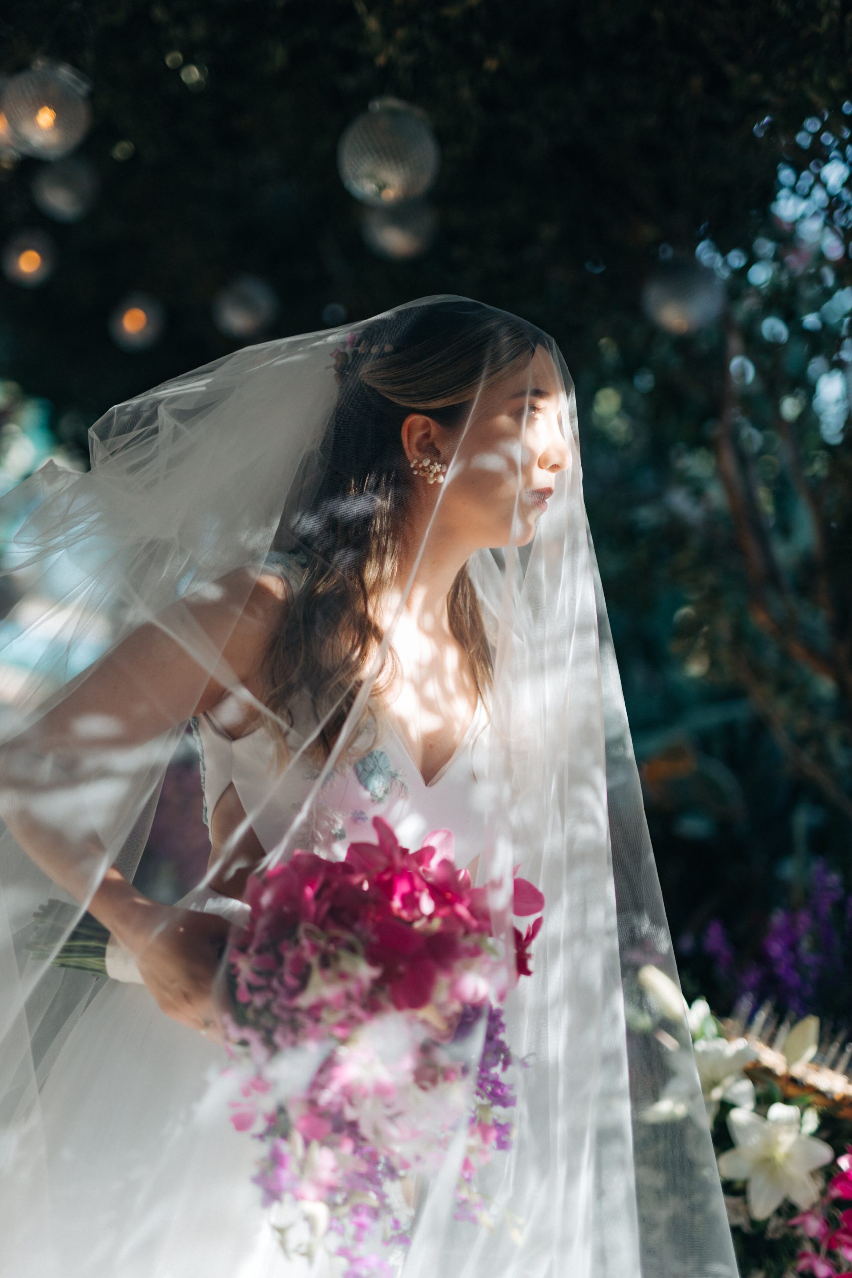 Vestido de noiva clássico com véu | Foto: Felipe Sales Fotógrafo