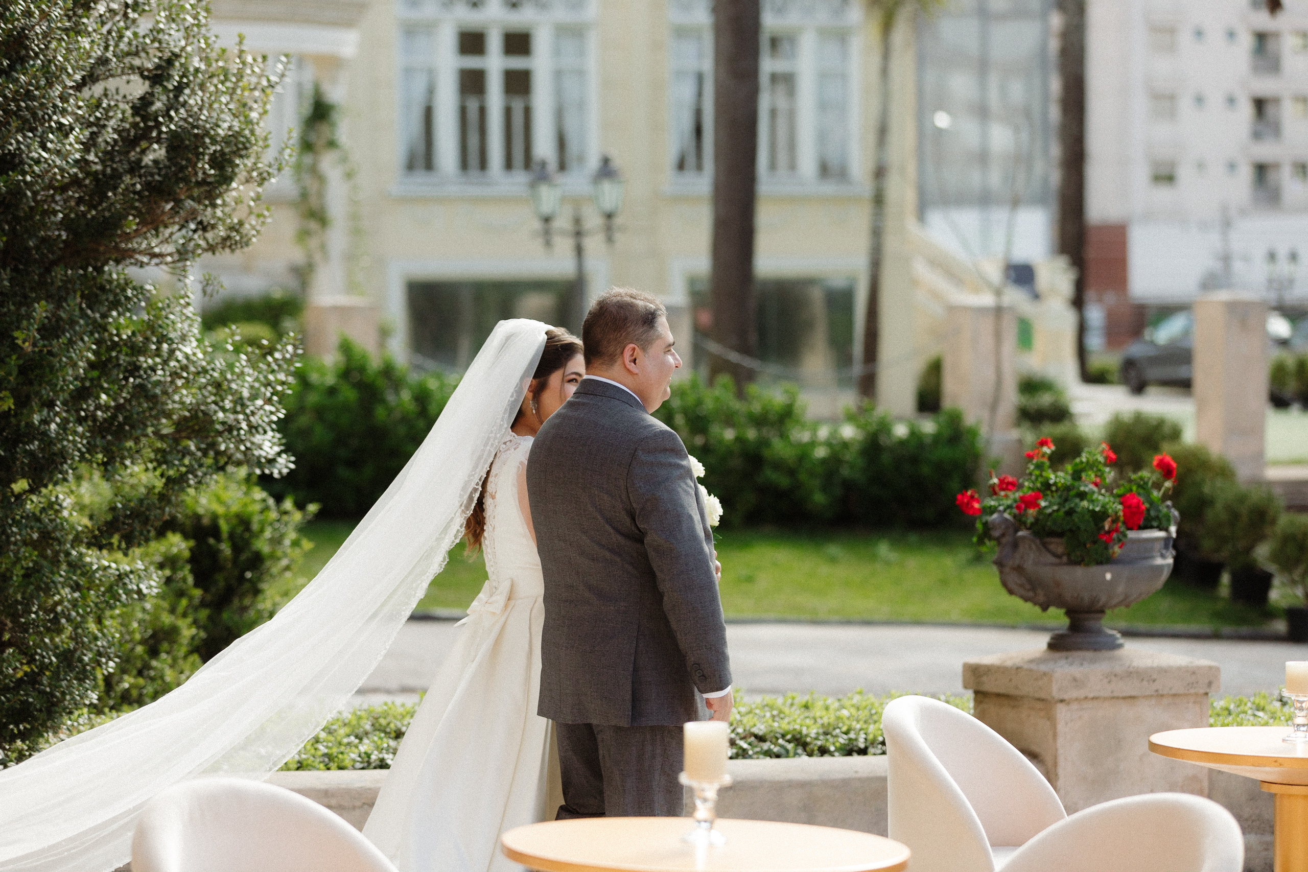 Entrada da noiva ao lado do pai | Foto: Folha de Sal