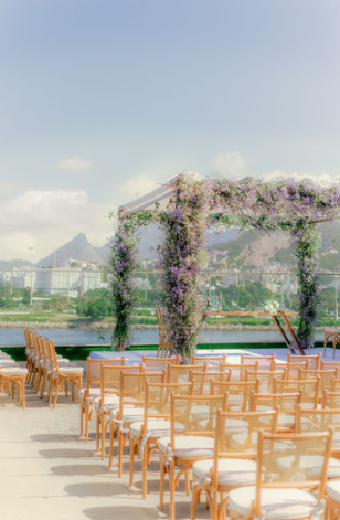 Casamento romântico ao ar livre no Xian Rio. Cerimonial Roberto Cohen | Foto Dois Ramos