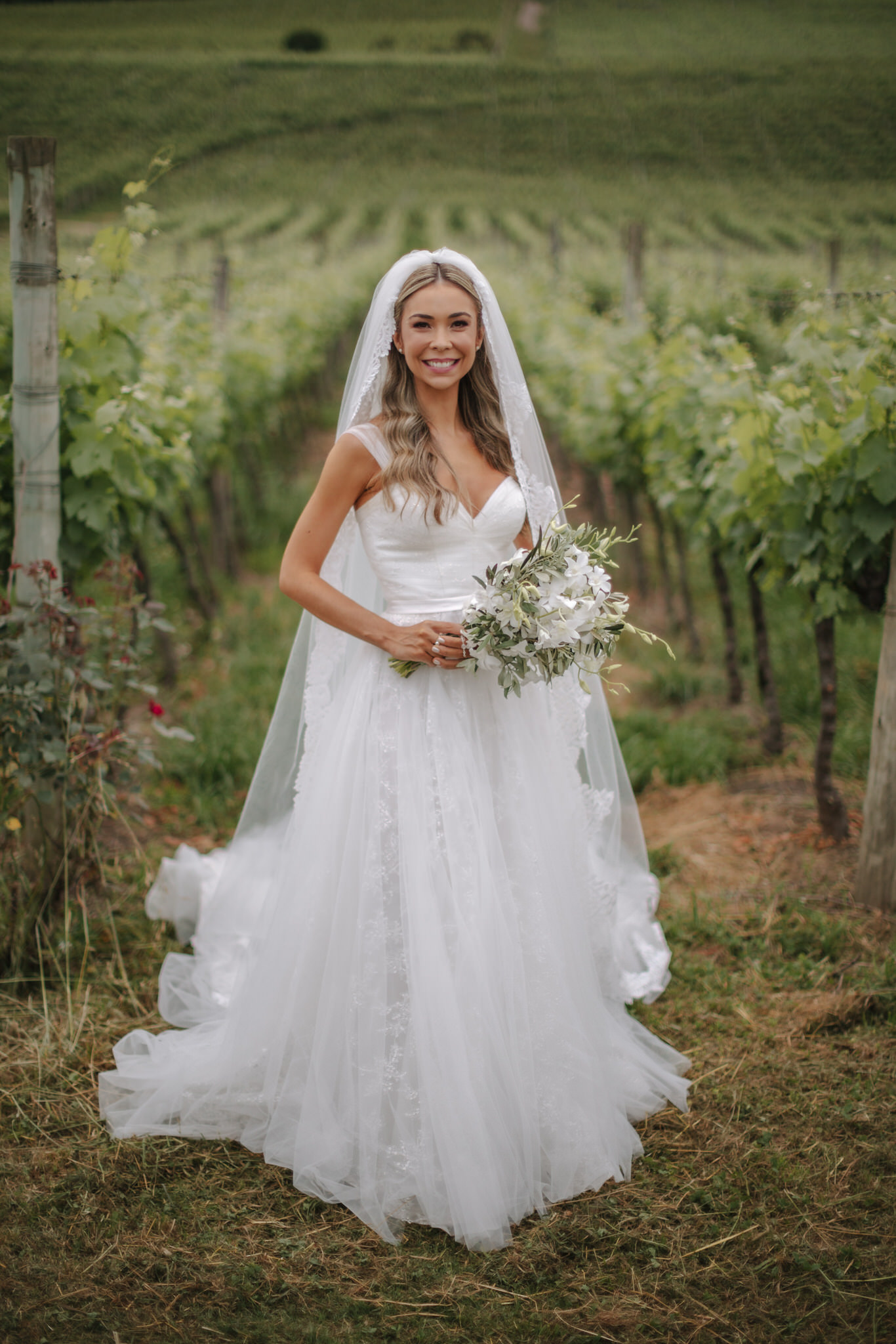Vestido da noiva by Milla Nova para Si Novias | Foto: Carlos Ferrari