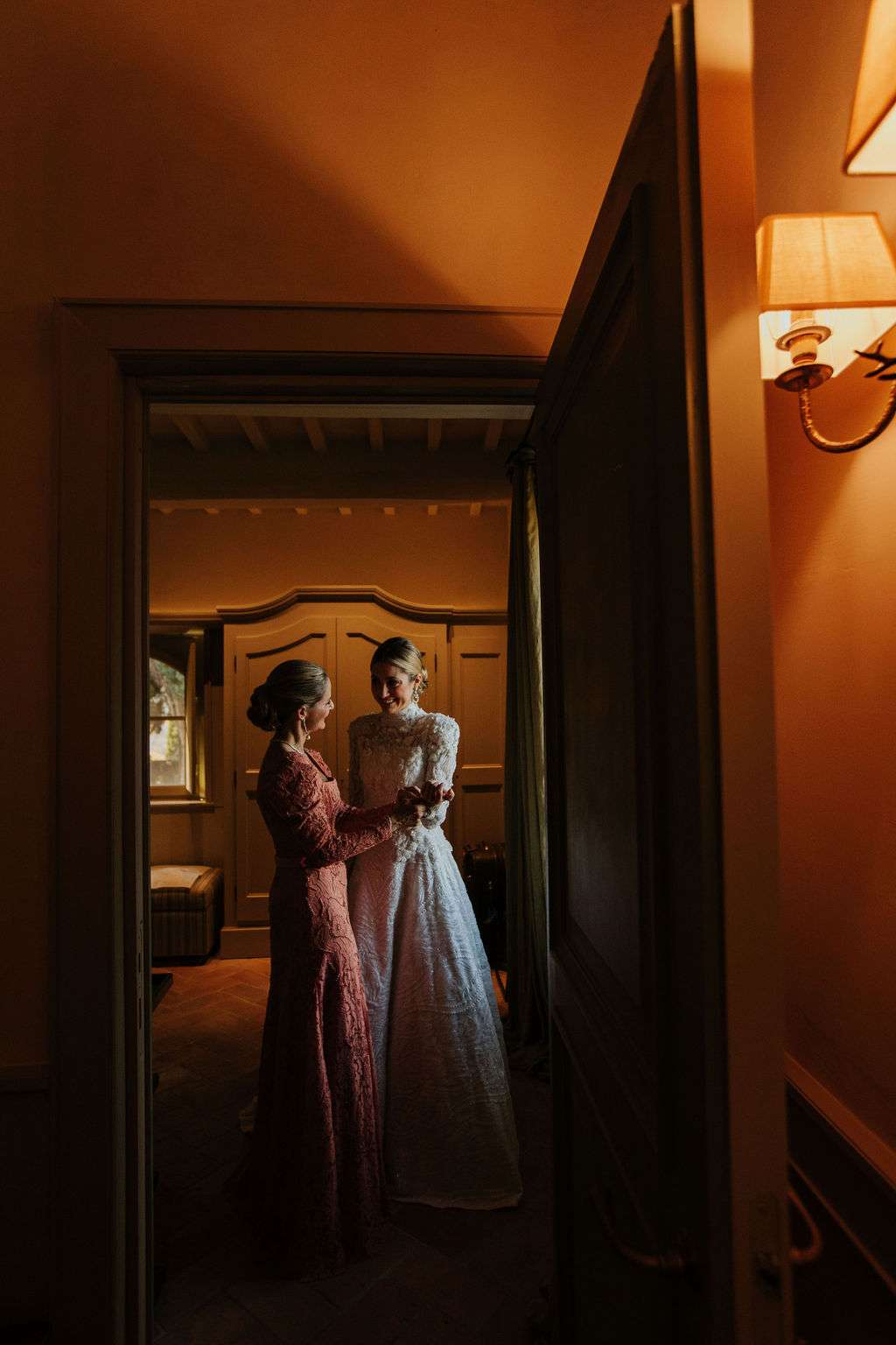 Destination wedding na Toscana: noiva e mãe - Foto Midori Kobiyama