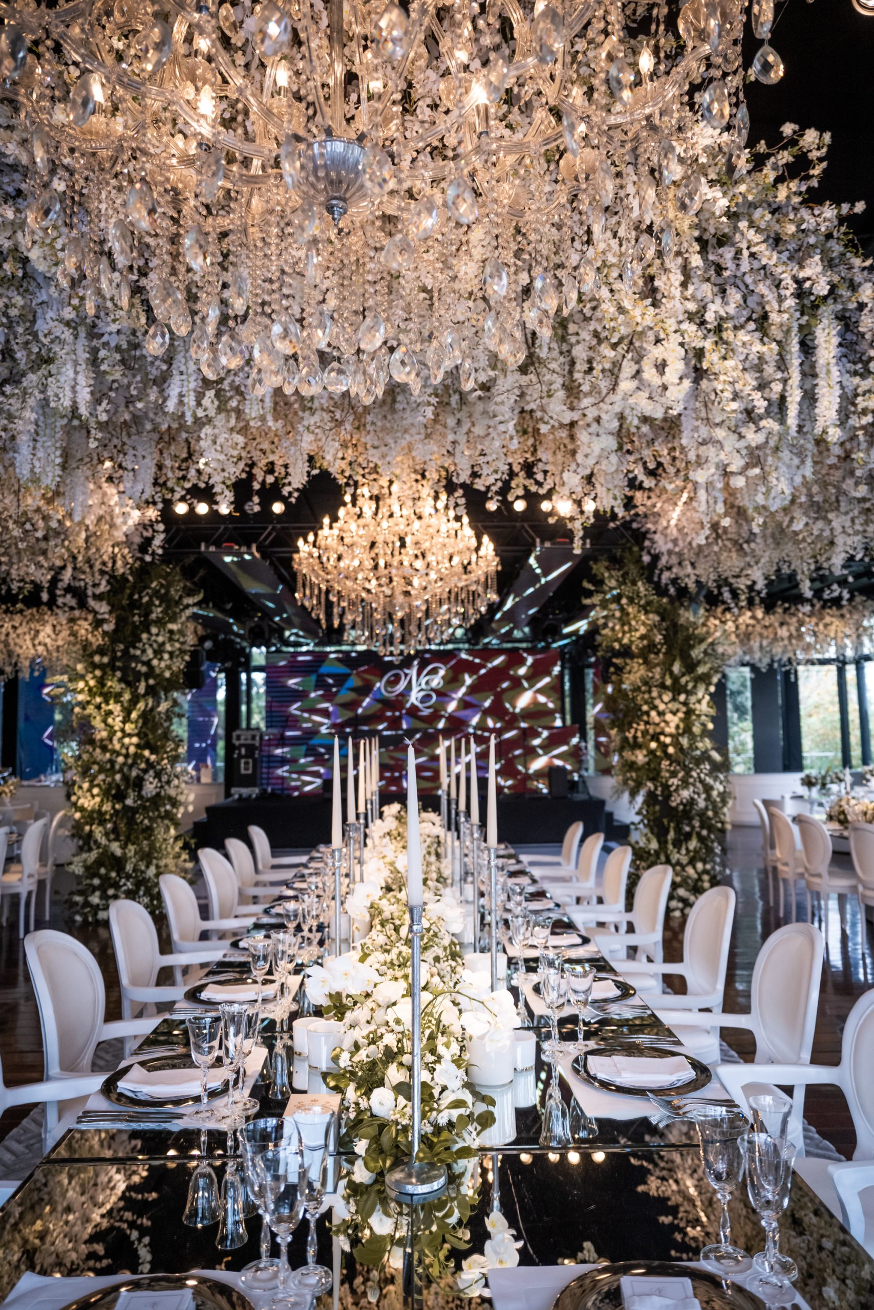 Mesa para recepção de convidados em decoração clássica | Foto: Ana Vanin