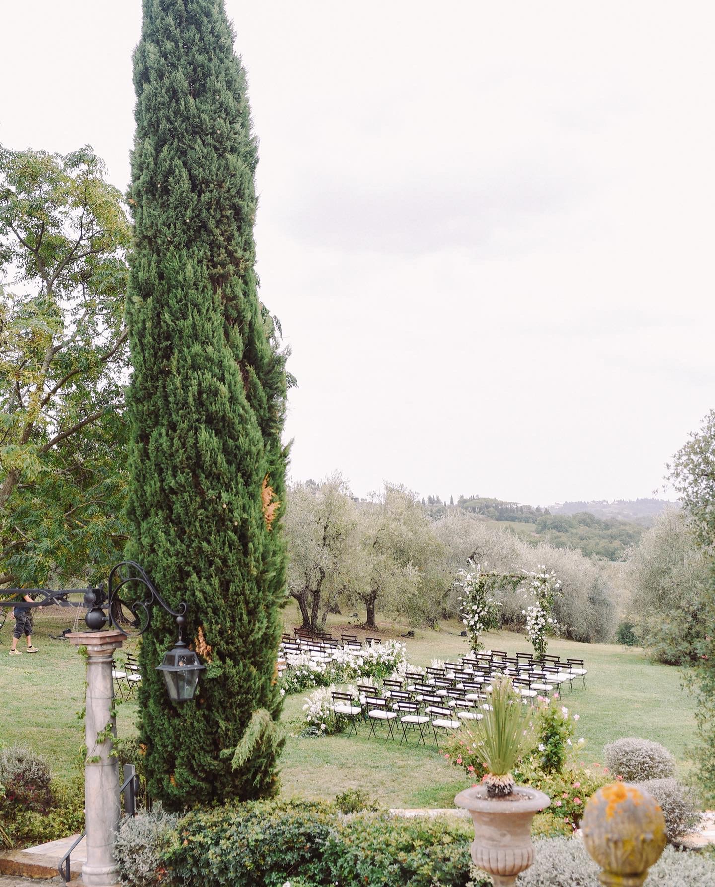 Casamento ao ar livre em Toscana, na Itália | Foto: Land Photography