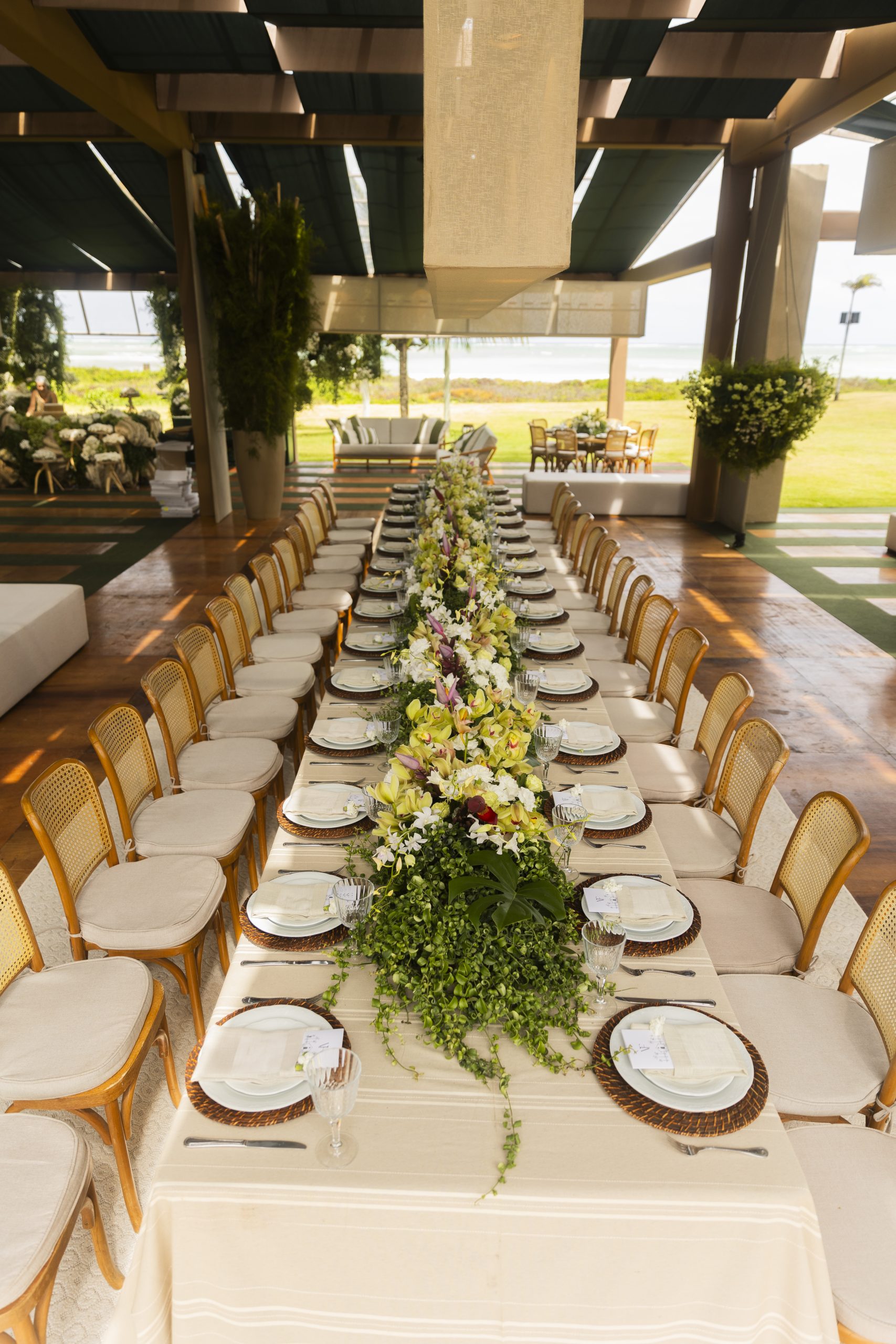 Decoração estilo tropical para recepção de convidados | Foto Rodolfo Santos