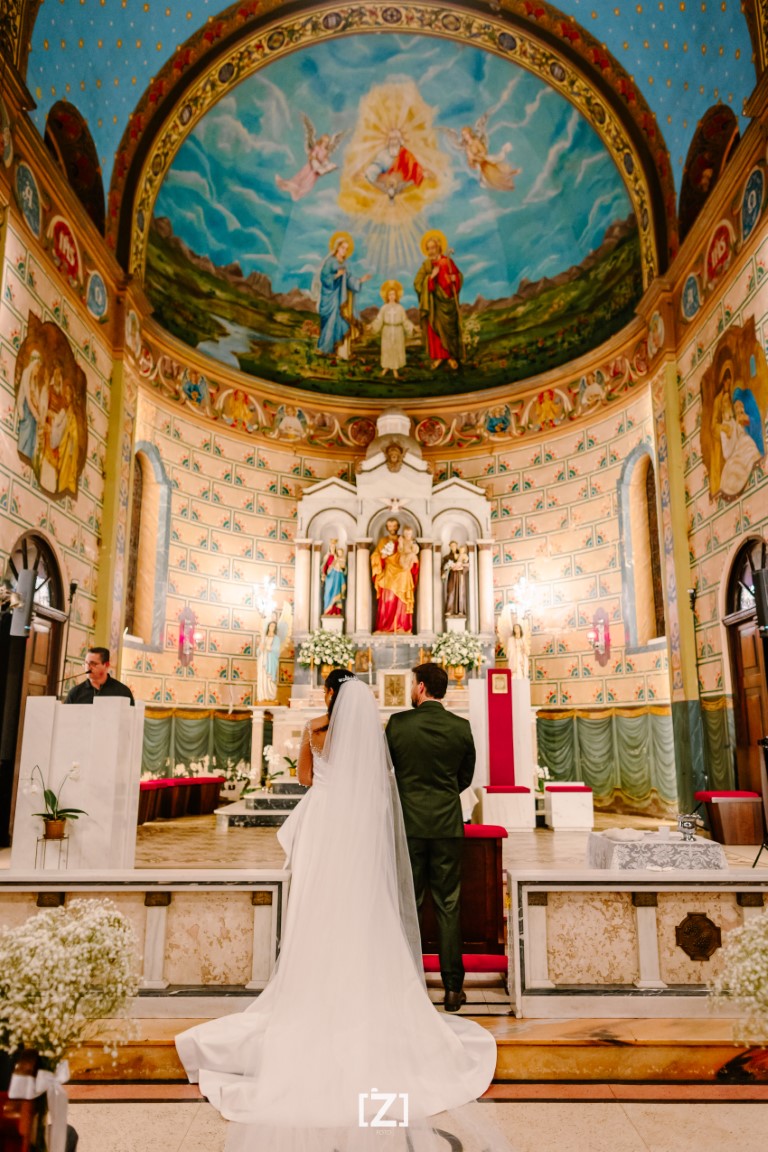 Casamento clássico: noivos no altar - Foto Zoompics
