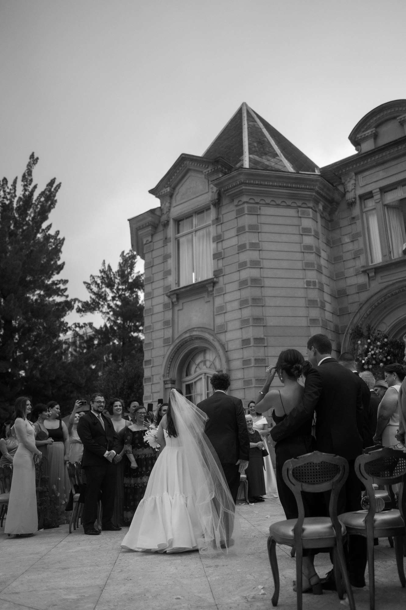 Entrada da noiva Julia Alcantara | Foto: Ale Bigliazzi
