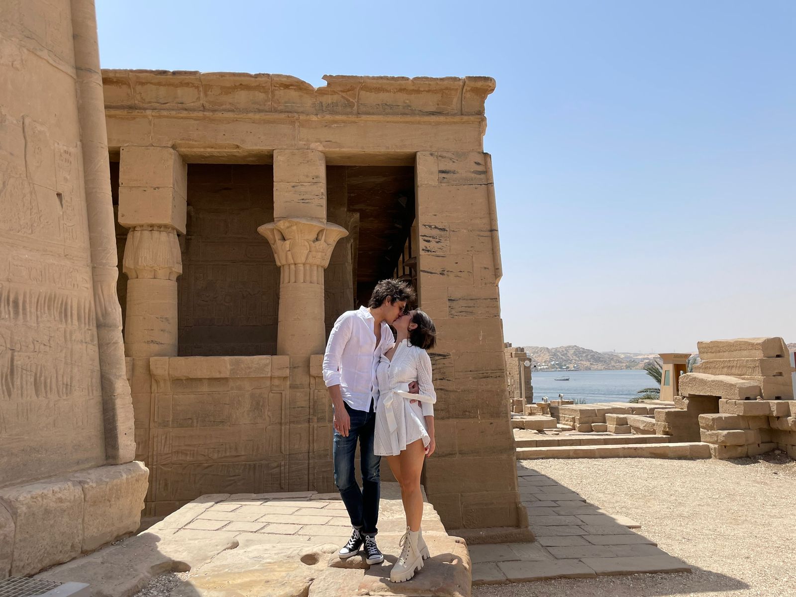Casal Victoria e Guilherme viajam para o Egito como comemoração do noivado 