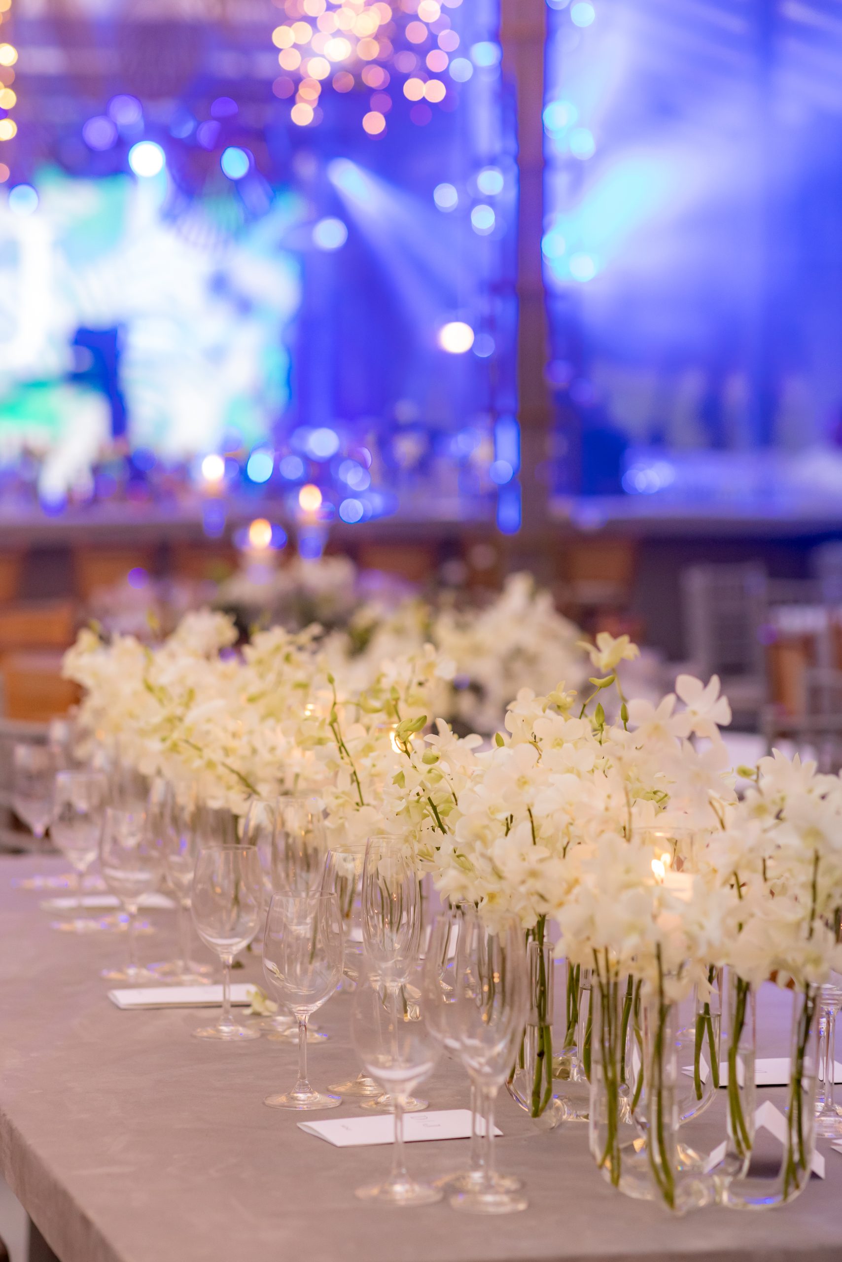 Flores em tons claros para decoração de casamento | Foto: RealTime