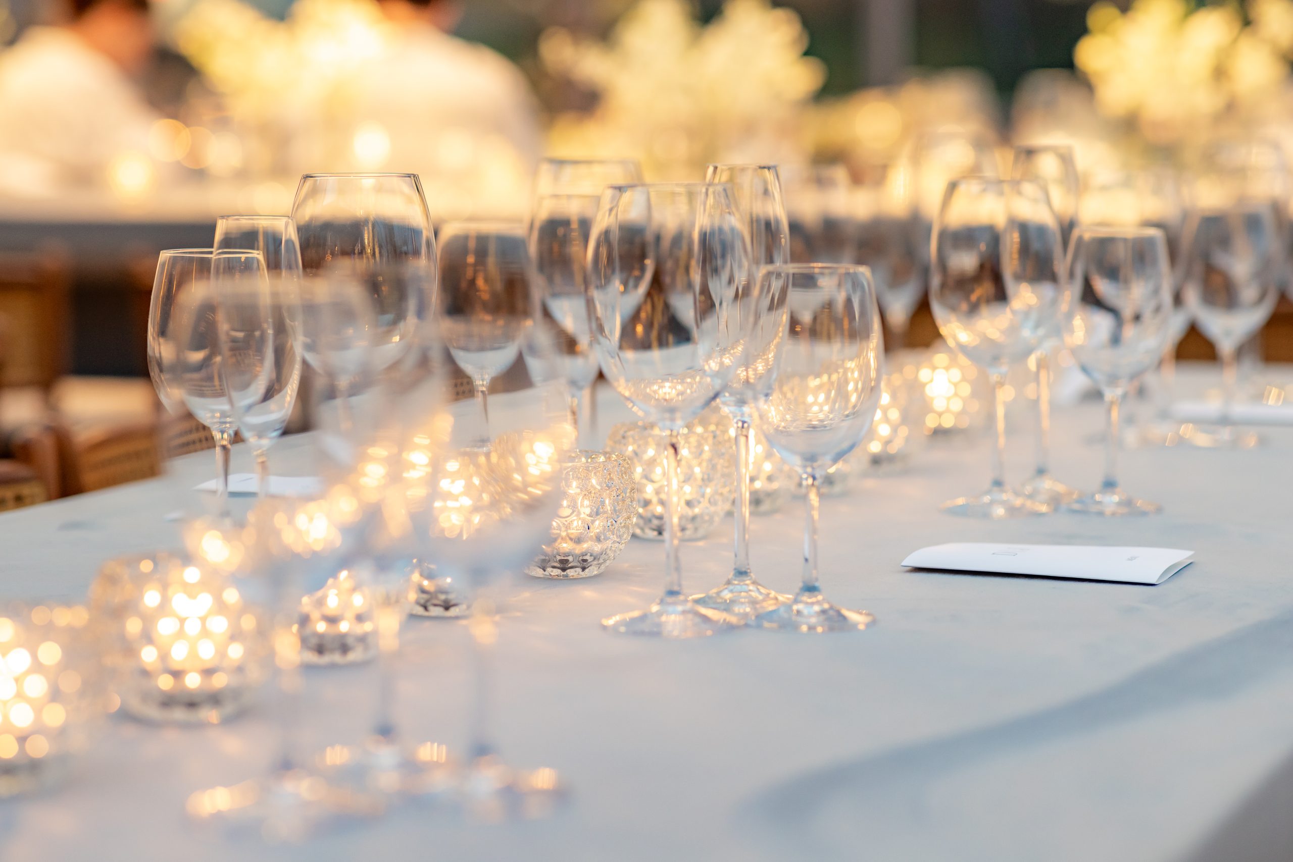 Taças para mesa-posta da recepção para os convidados | Foto: RealTime