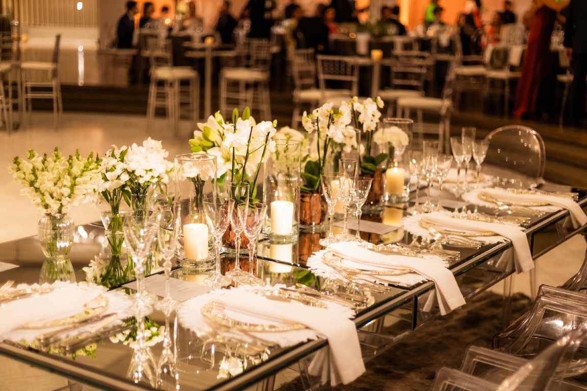 Casamento clássico: decoração da mesa dos noivos - Fotos Marlise Fotografia 