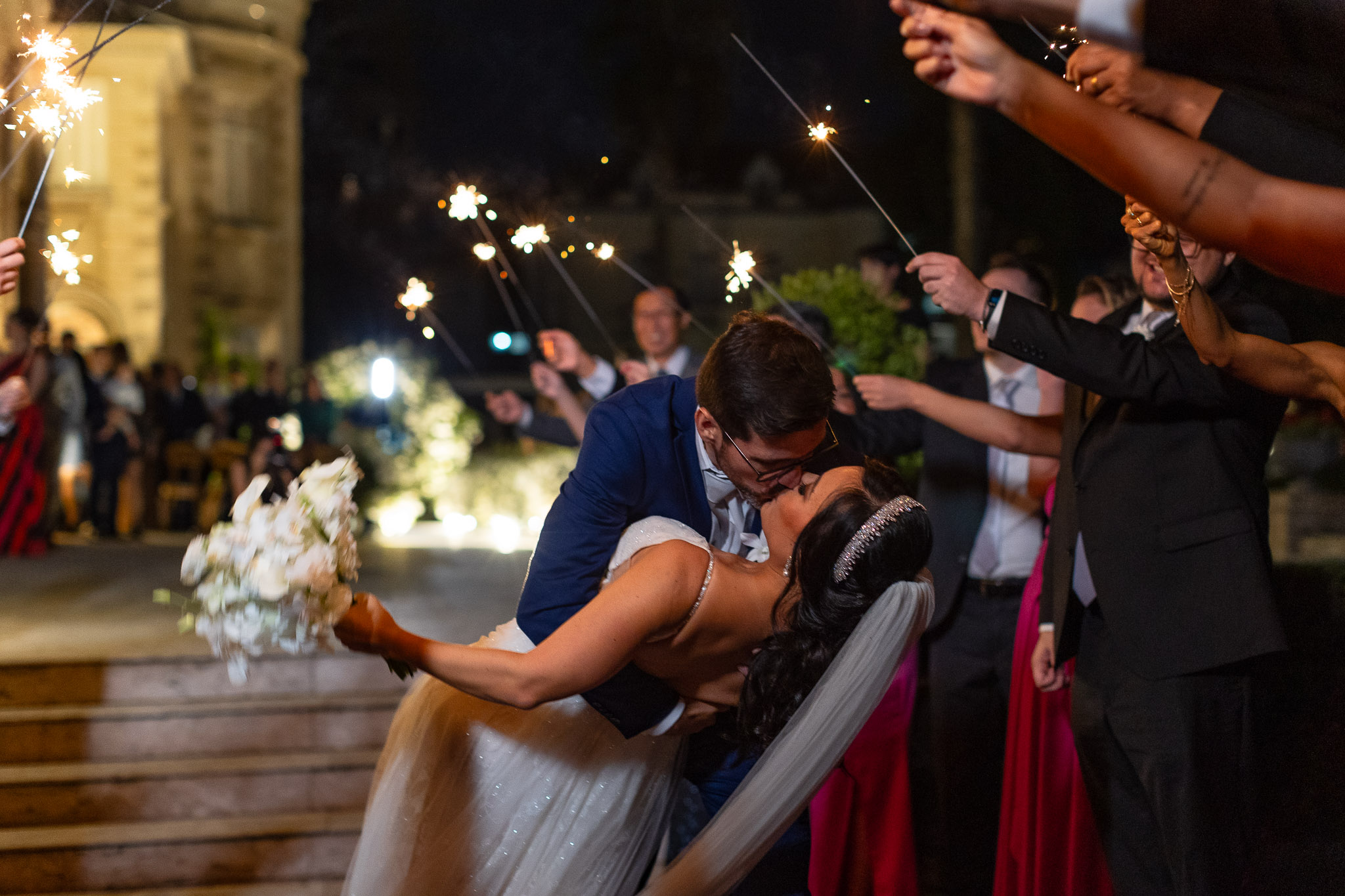 Casamento clássico: beijo dos noivos - Fotos Emerson Fiuza