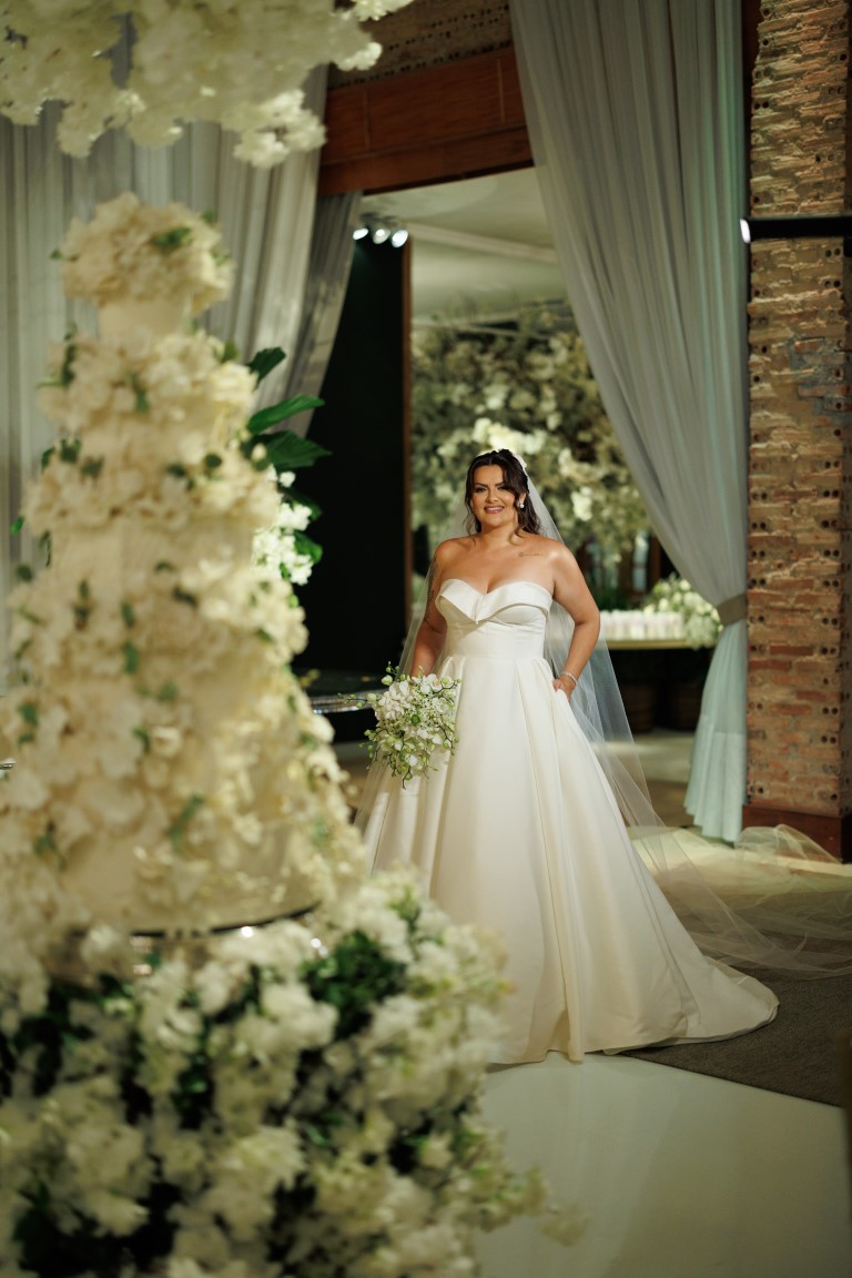 Casamento clássico: fotos da noiva na decoração - Fotos Adalberto Rodrigues   