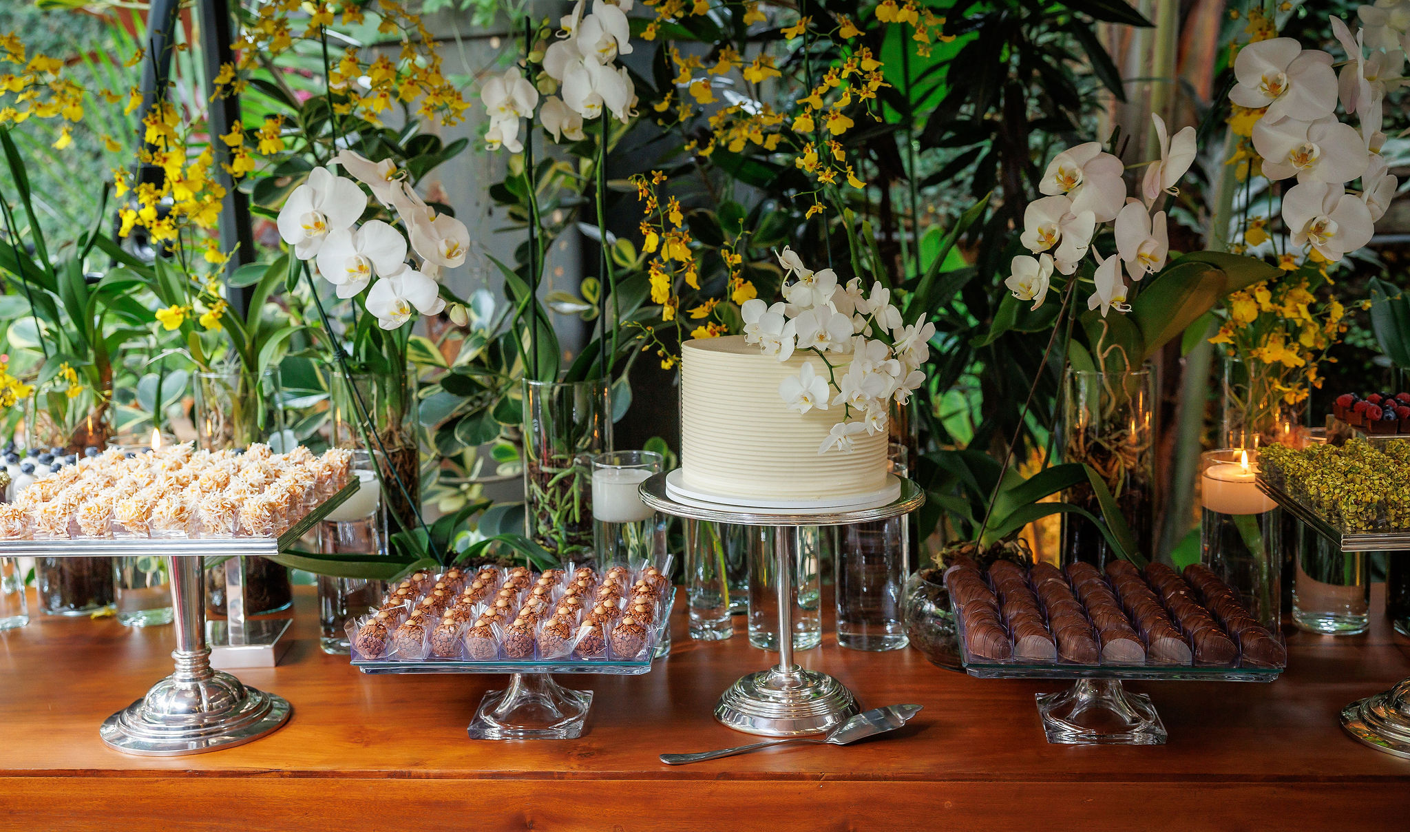 Mini wedding: mesa do bolo e dos doces - Foto ProPhotos