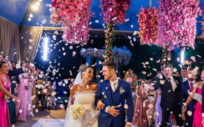 Casamento no Refúgio do Estaleiro em Santa Catarina: Decoração em tons de rosa, branco e azul realça estilo romântico