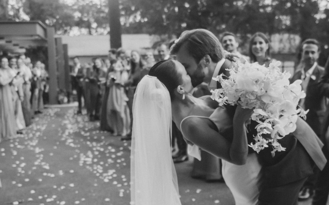 Moderno e minimalista: Casamento realça tradições familiares e apresenta experiências únicas para noivos e convidados