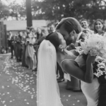 Moderno e minimalista: Casamento realça tradições familiares e apresenta experiências únicas para noivos e convidados | Foto: Vanin Fotografias