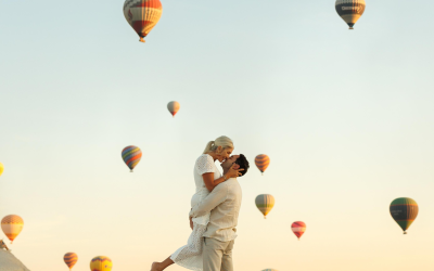 Pré-wedding na Capadócia: Luciana Krizanowski e Marcel Kriegl celebram o amor em meio paisagem única dos balões