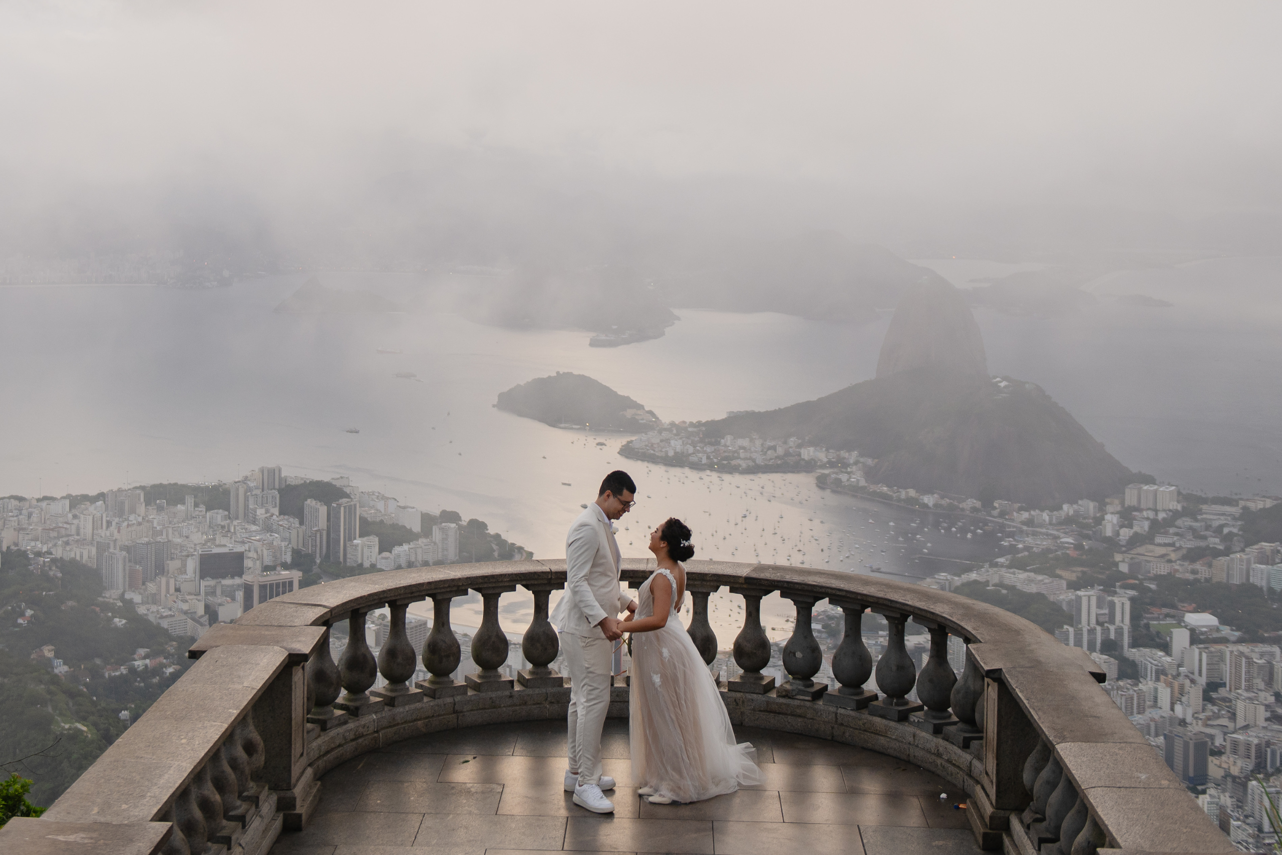 Cerimônia intimista no Santuário Arquidiocesano Cristo Redentor com recepção no Belmond Copacabana Palace. Veja os detalhes! | Foto: Naira Spolidorio