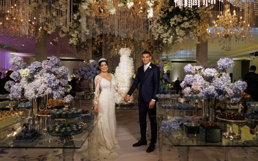 Flores, cores e amores para o casamento clássico do goleiro Santos e sua esposa Francine