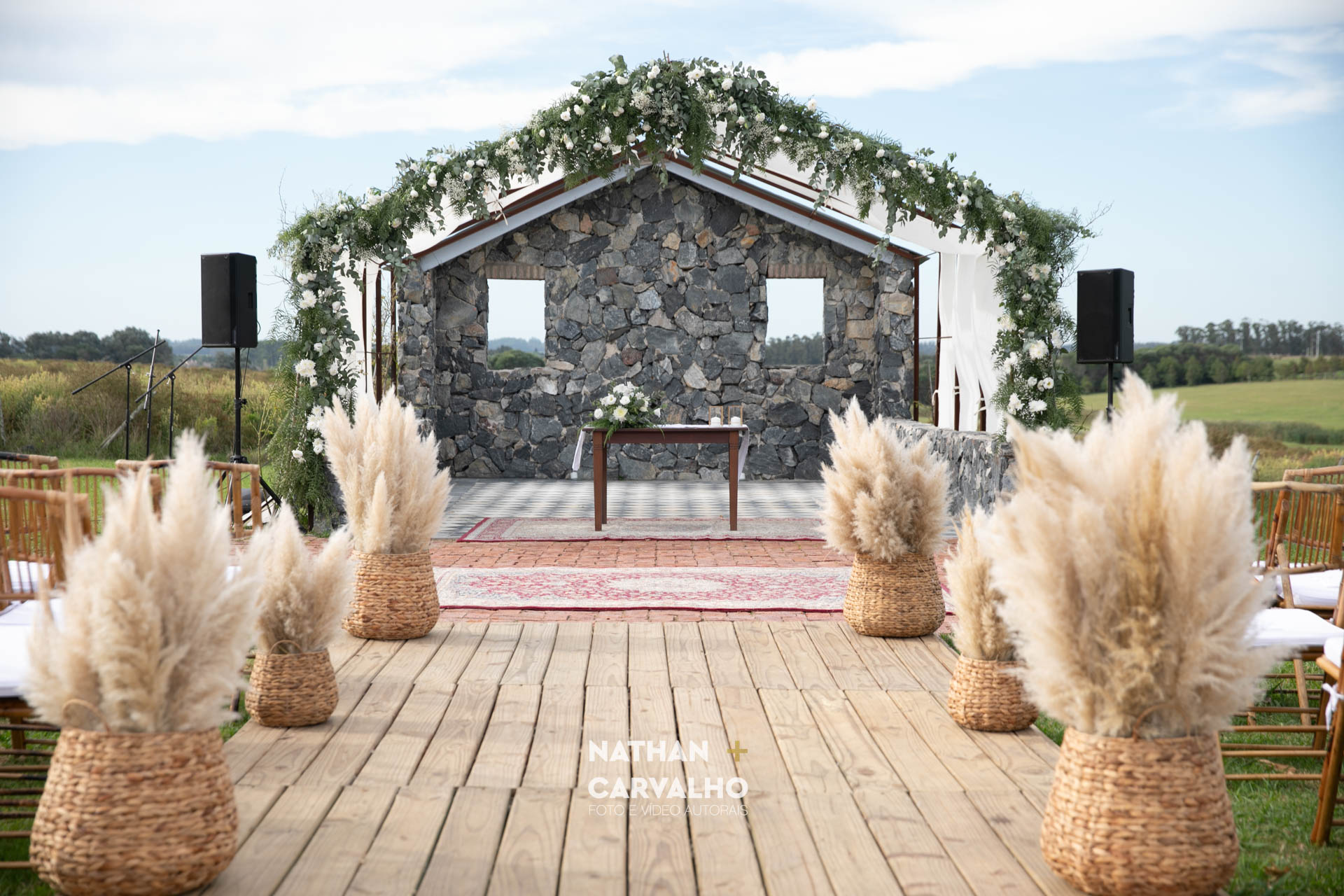 Decoração rústica para cerimônia de casamento na vinícola | Foto e filme Nathan Carvalho