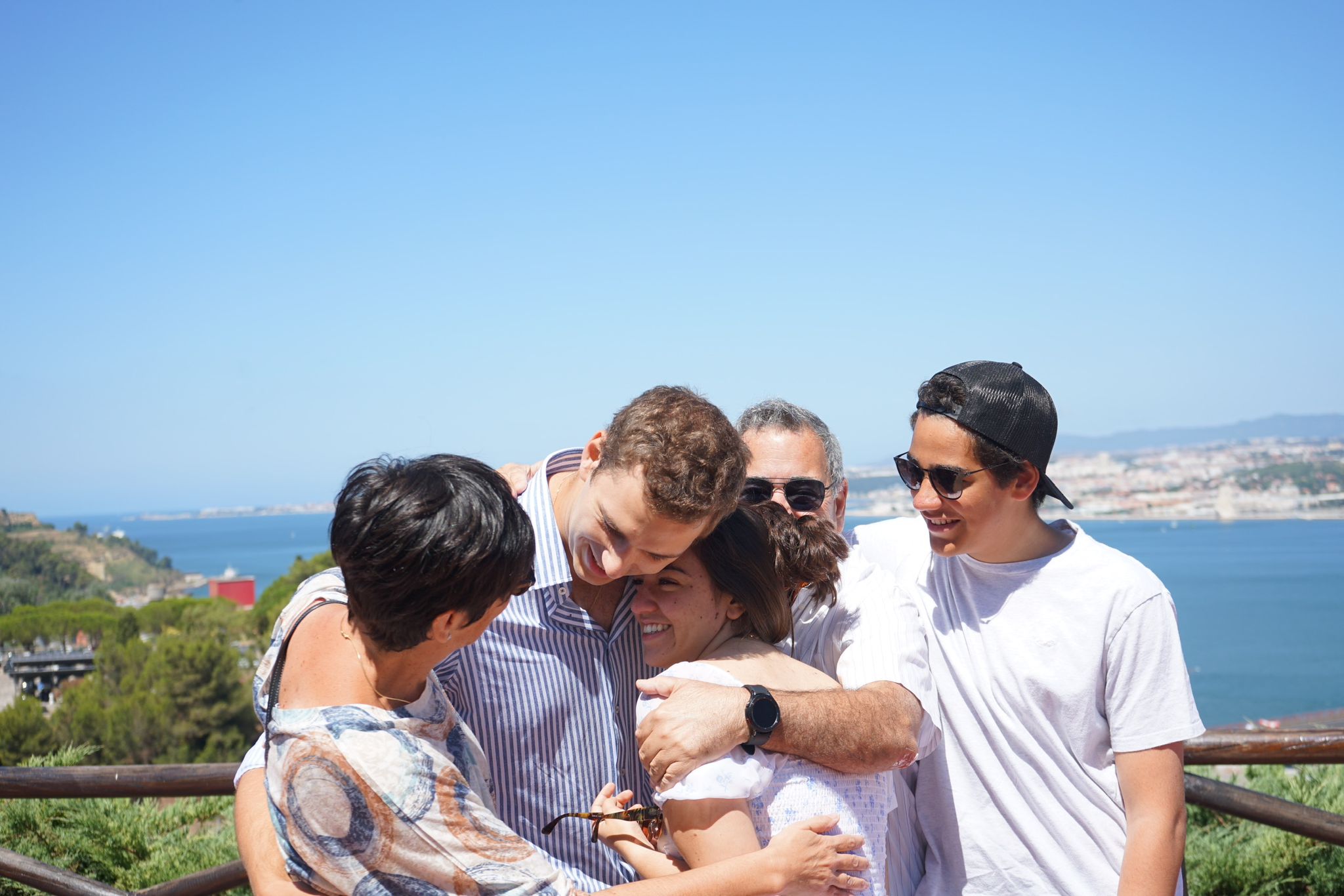 Família dos noivos no momento do pedido de casamento | Foto: Danielle Medeiros Fotografia