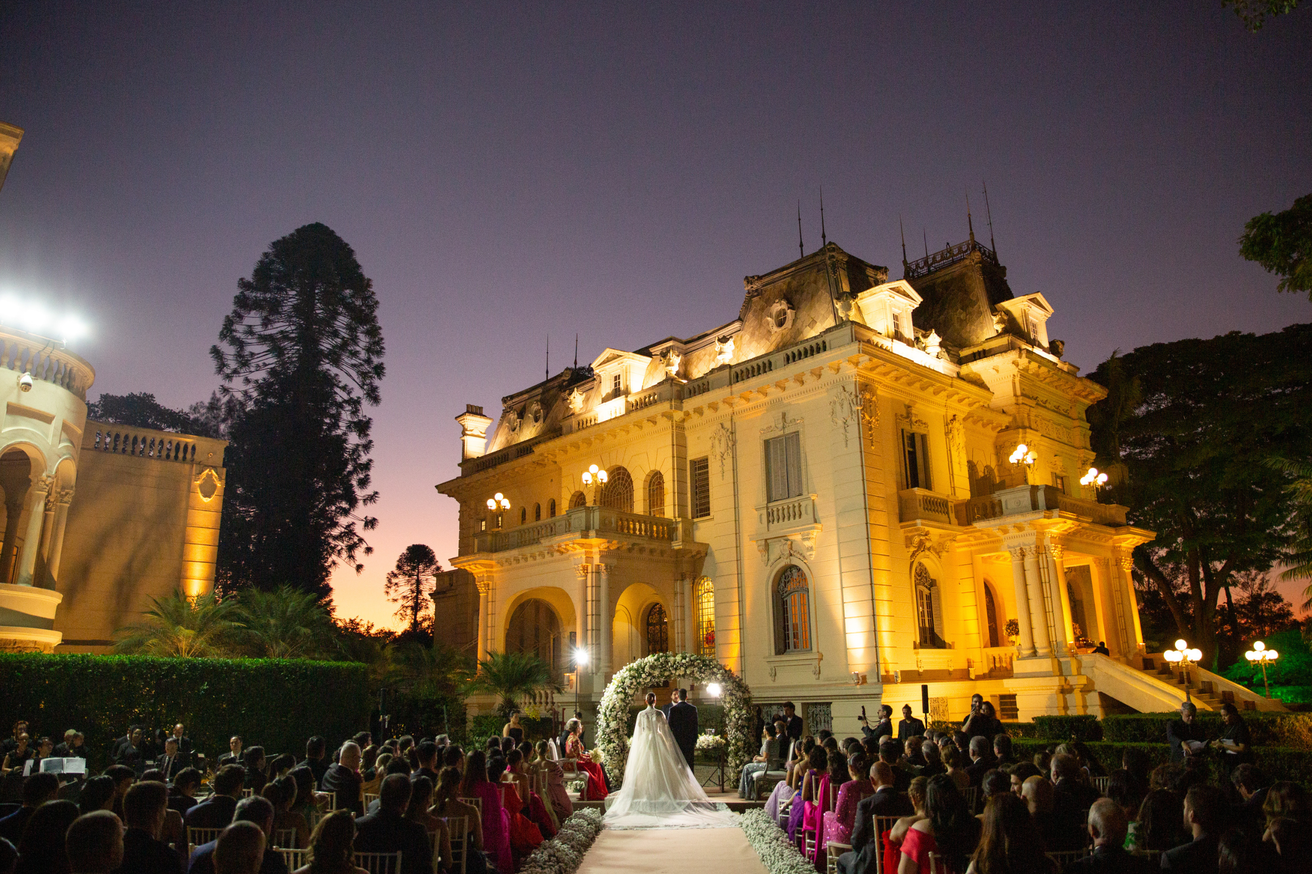 Casamento real no Palácio dos Cedros em São Paulo: Os detalhes de uma cerimônia monumental ao ar livre | Foto: Millene Fotografia e Rafael Brant