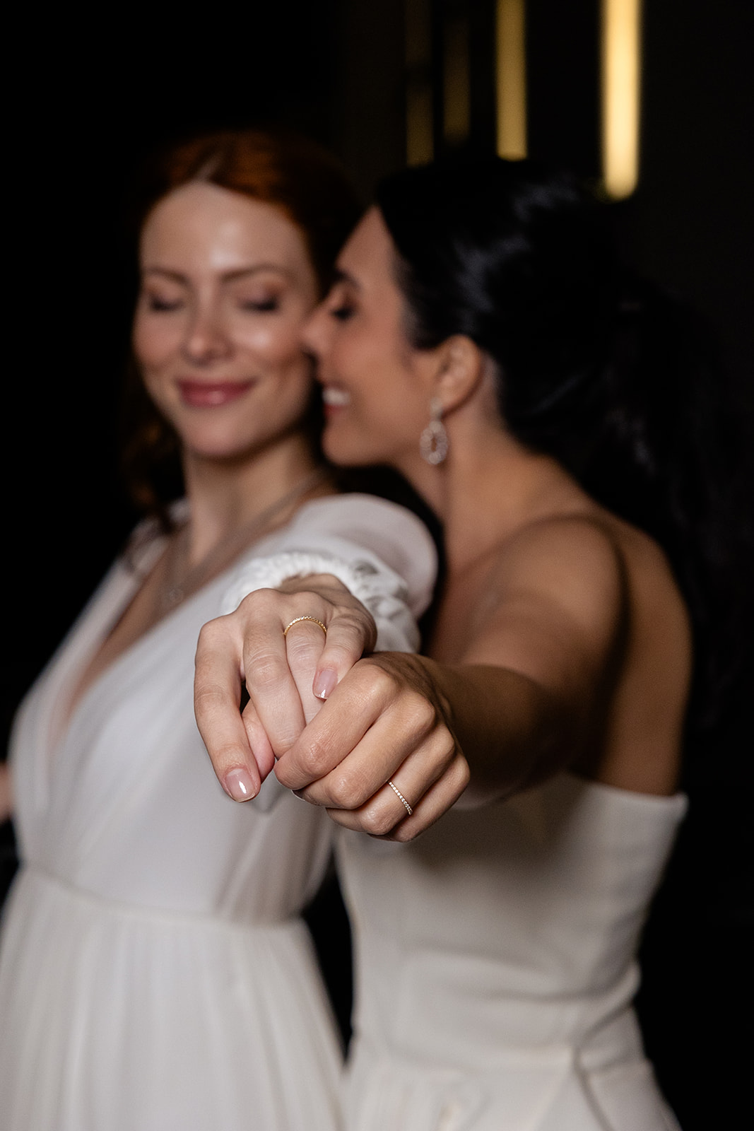 Aliança de casamento minimalista e delicada |  Foto: Anna Quast e Rick Arruda Fotografia